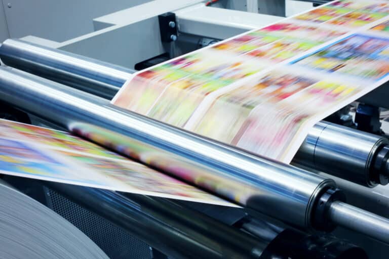 Detailansicht einer Druckmaschine in einer Druckerei